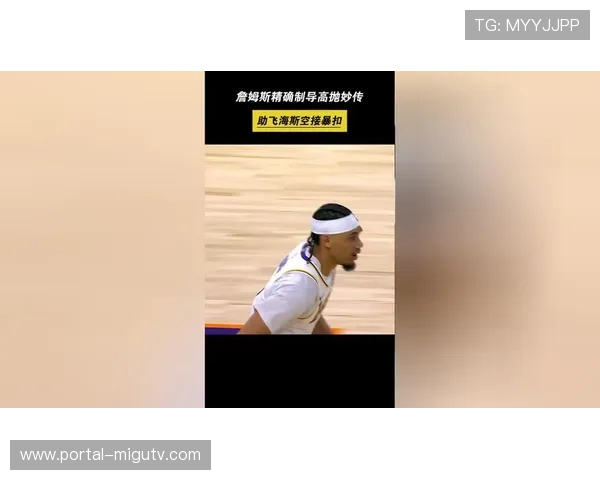 坎宁安击地妙传斯图尔特暴扣,活塞配合行云流水 坎宁安击地妙传斯图尔特暴扣,活塞配合行云流水